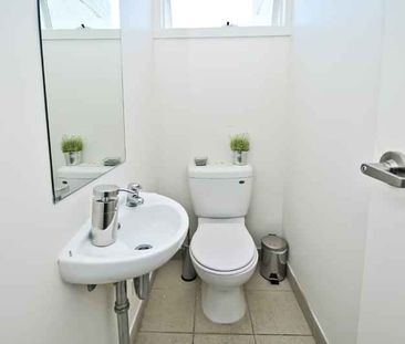 Room 9 (Non Ensuite) - Photo 4