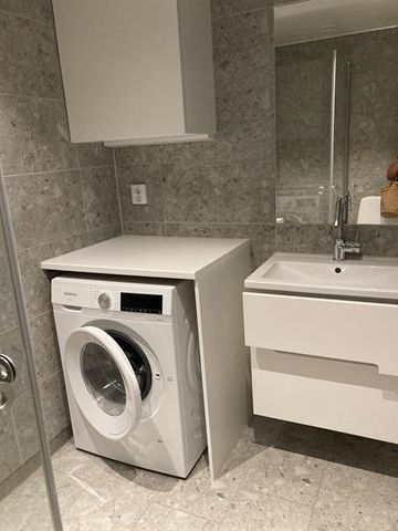 Ljus och välplanerad tvåa i centrala Norrmalm! Närhet till livliga miljöer och Hagaparkens grönska. - Foto 3