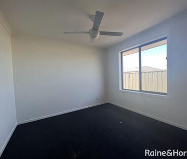 Modern & Comfortable 4-Bedroom Family Home - Photo 5
