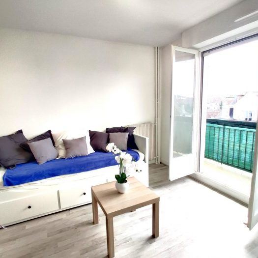 A LOUER - STUDIO MEUBLÉ + BALCON - Photo 1