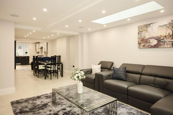 5 bedroom terraced house to rent - Photo 1