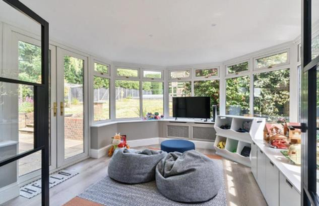 4 bedroom detached house to rent - Photo 2