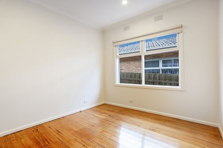 GREAT LOCATION - IMMACULATE THROUGHOUT - Photo 5