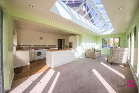 2 bedroom detached bungalow to rent - Photo 3