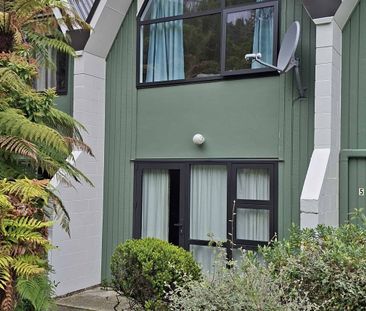 Warm, inviting, conveniently located! - Photo 3