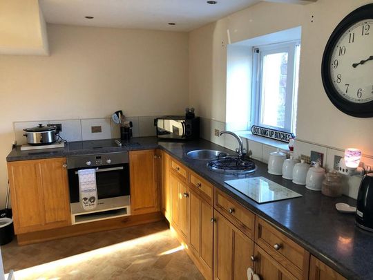 3 bedroom semi-detached house to rent - Photo 1