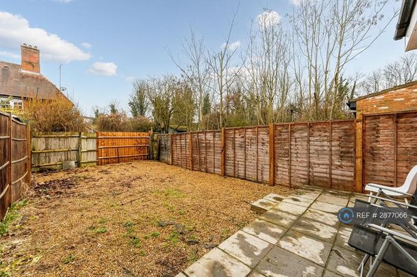 6 bedroom terraced house to rent - Photo 1