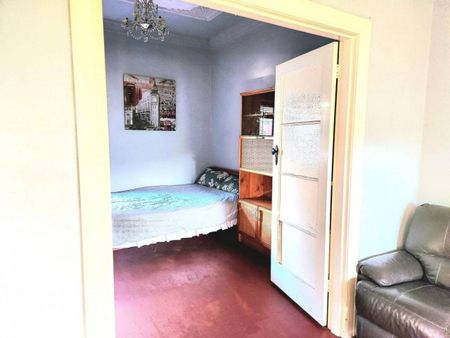 3BR Home in Caulfield South with Air-Conditioning & Private Backyard Oasis - Photo 5