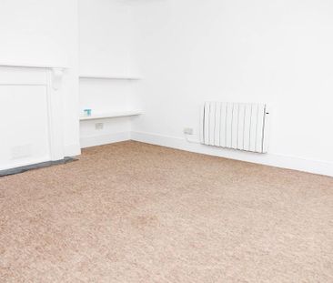 1 bedroom semi-detached house to rent - Photo 5