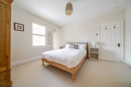 4 bedroom end of terrace house to rent - Photo 3