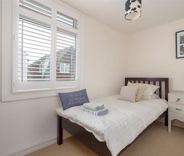 4 bedroom semi-detached house to rent - Photo 5