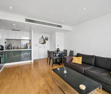 One bedroom apartment to rent in Landmark East Tower, London E14. - Photo 1