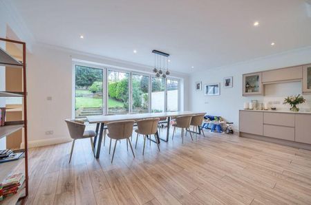 5 bedroom detached house to rent - Photo 3