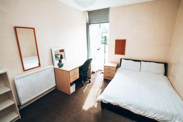 6 bedroom private hall to rent - Photo 1