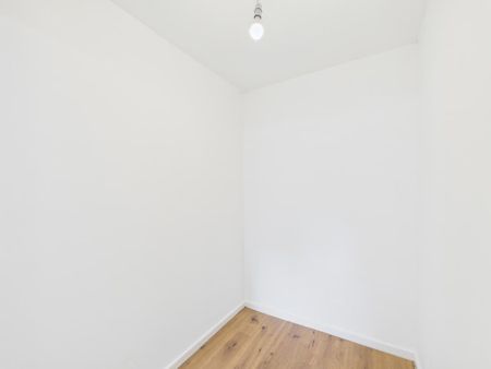3 bedroom flat to rent - Photo 2