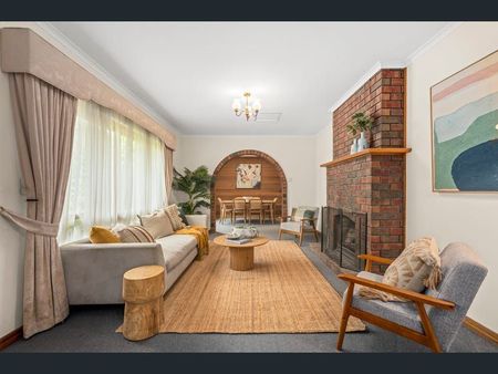 Large family home in Superb location - Photo 2