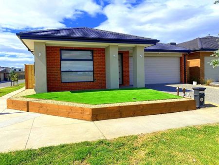 Bright & Spacious 3-Bedroom Home in Epping - Photo 3