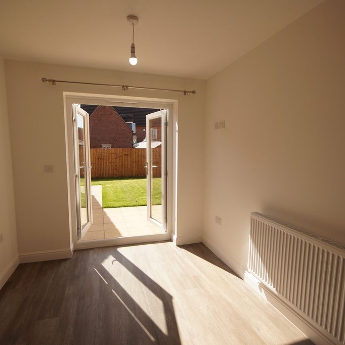 3 bedroom Detached House to let - Photo 1
