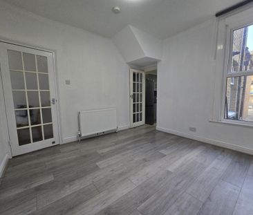 4 bedroom terraced house to rent - Photo 3