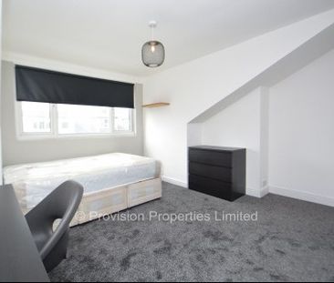 6 Bedroom Student Properties in Hyde Park - Photo 2