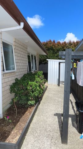 Comfortable Family Home close to everything - Photo 4