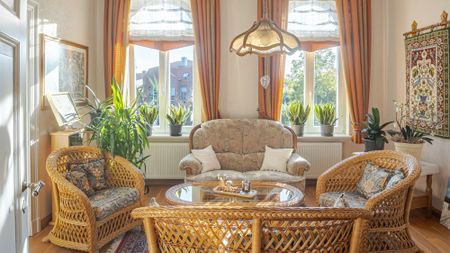 Saniertes, denkmalgeschütztes Wohnhaus mit Garten, Nebengebäuden u. Garage im Herzen von Wiefelstede - Photo 2