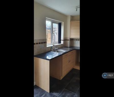 2 bedroom end of terrace house to rent - Photo 2