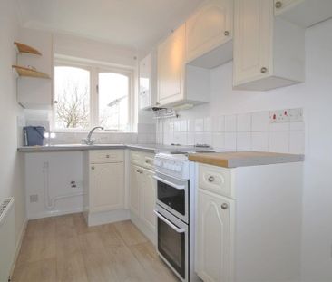 2 bedroom end of terrace house to rent - Photo 5