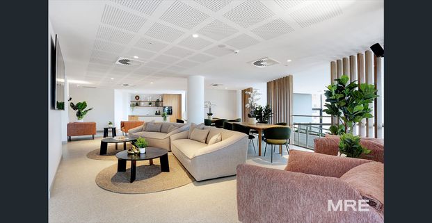 Fully furnished penthouse living at Montague Square - Photo 1