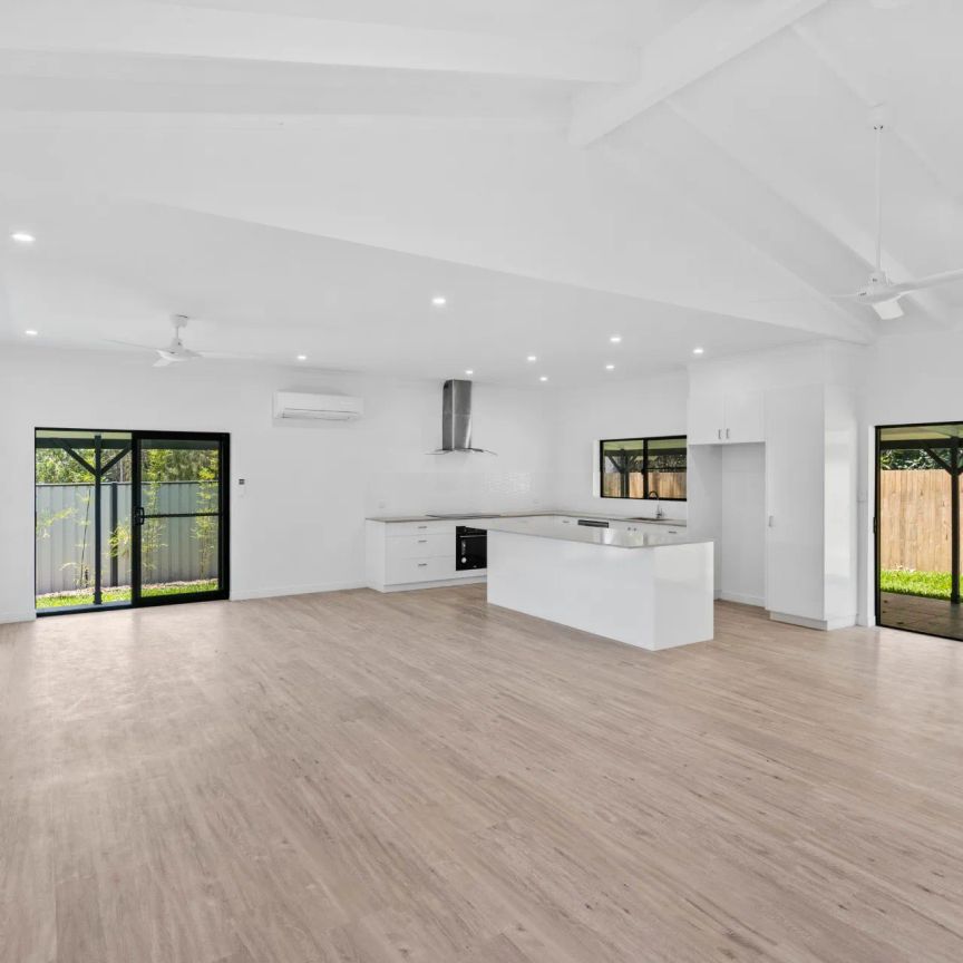 Modern 4-bedroom family home – Clifton Beach - Photo 1