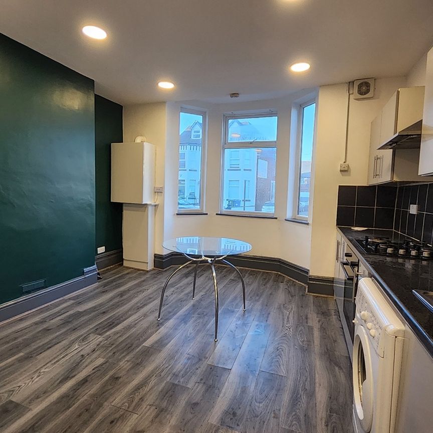 2 Bed Flat, Great Cheetham Street West, M7 - Photo 1