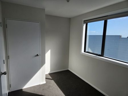 Modern 2BR Apt with Balcony in Onehunga - Photo 4