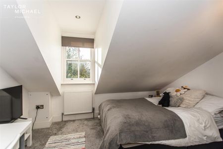 4 bedroom terraced house to rent - Photo 5