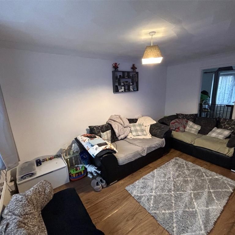 2 bedroom semi-detached house to rent - Photo 1