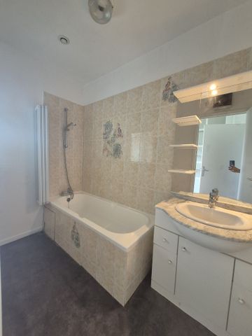 Location Appartement 2 pièces 50m² LILLE 59000 - Photo 3