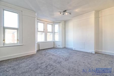 4 bedroom terraced house to rent - Photo 2