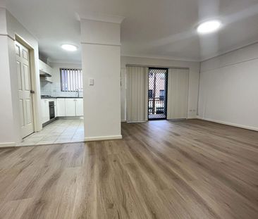 Well Presented 2 Bedroom Unit - Photo 2