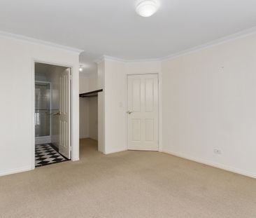 TOWNHOUSE IN GREAT LOCATION - Photo 3