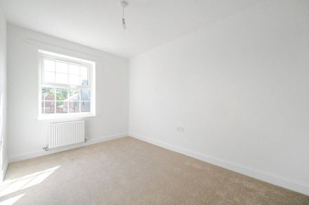 4 bedroom detached house to rent - Photo 2