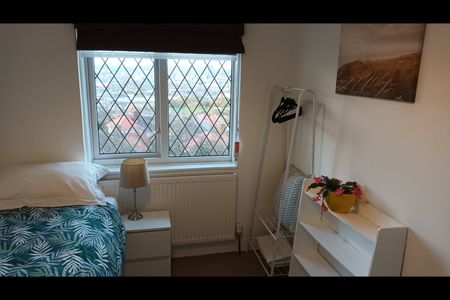 Room in a Shared House, Myrtle Rd, S2 - Photo 4