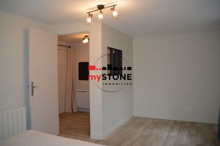 A CHATILLON SUR CHALARONNE – A LOUER T2 meublé en plein centre de Châtillon - Photo 2