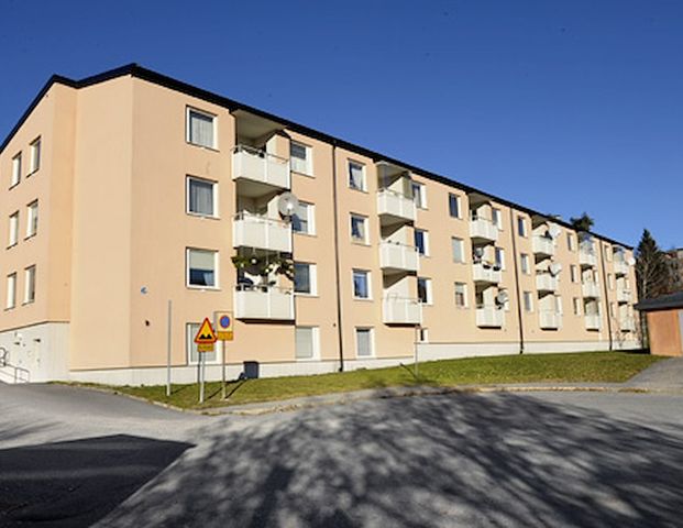 Laduvägen 16, Skogås - Photo 1