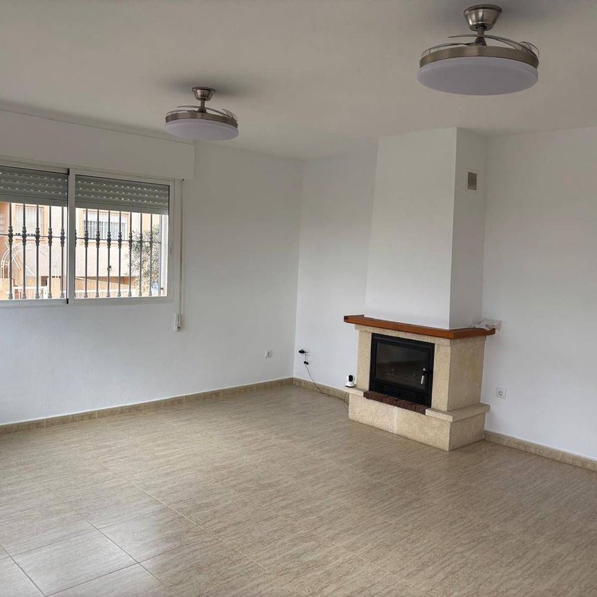 Casa o chalet de alquiler en Santa Ana - Photo 1