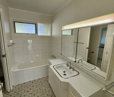 27 Racecourse Road, South Penrith NSW - Photo 2