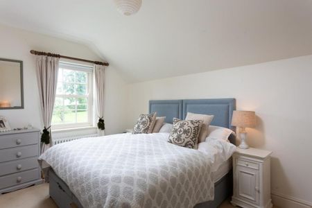 4 bedroom detached house to rent - Photo 3