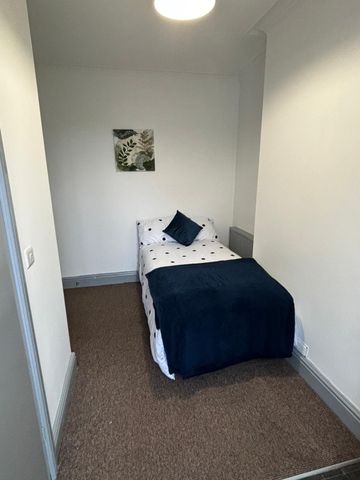 Room 2, 14 Furnival Road, Balby Road - Photo 3