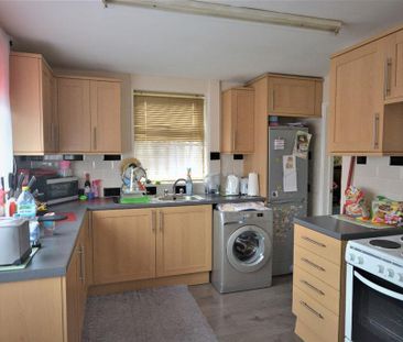 3 bedroom semi-detached house to rent - Photo 3