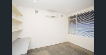 Spacious Apartment - Photo 3