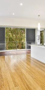 Spacious Renovated Apartment - Photo 4