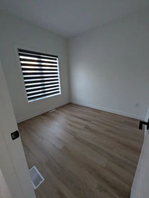 1106 Rosemount Ave — 1106 Rosemount - Photo 1